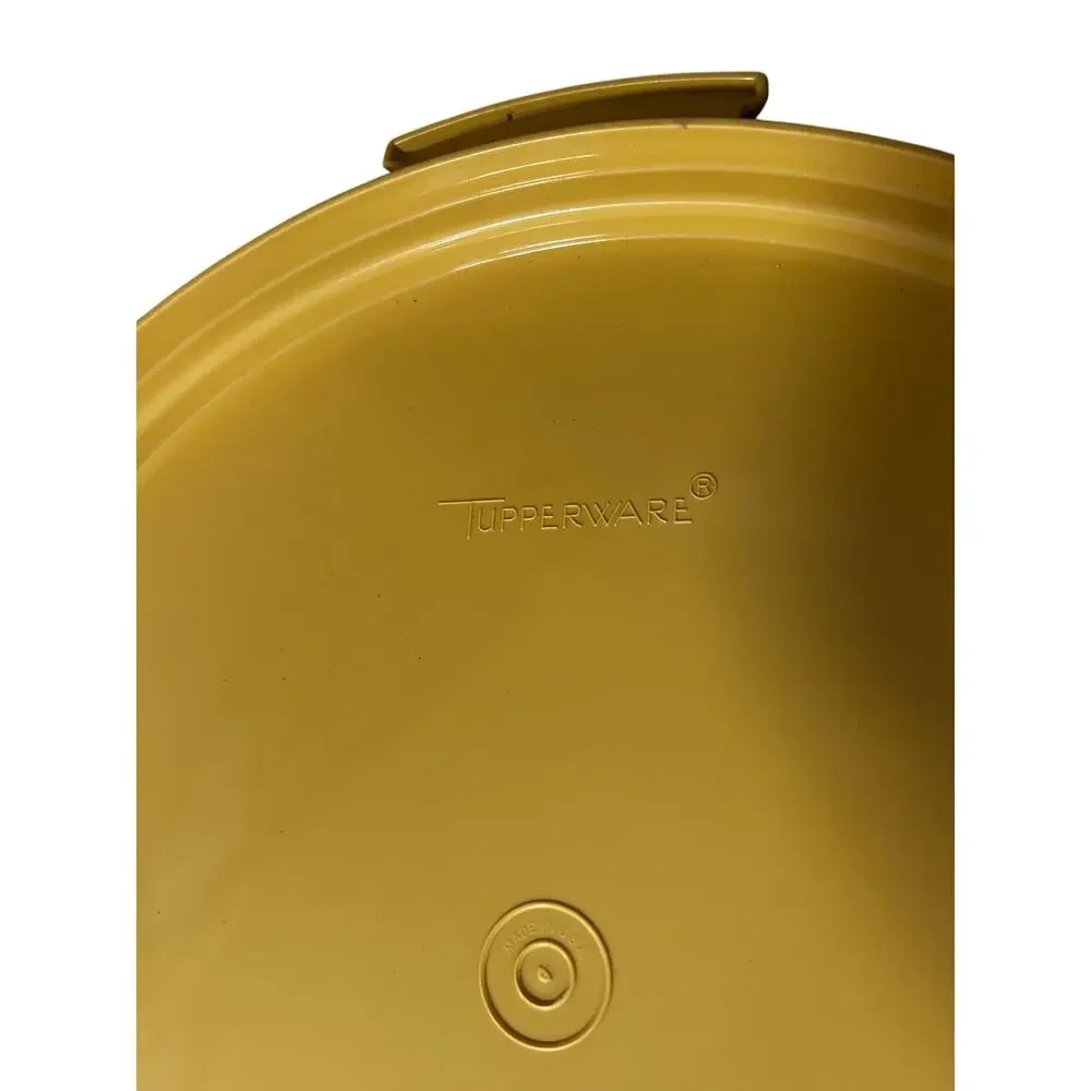 Vintage 1970s Tupperware Harvest Gold Round Cake Taker Carrier Made in USA
